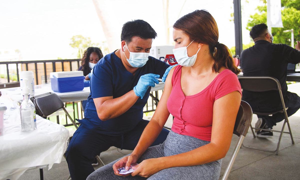 A CSULB student receives a first dose of the Pfizer COVID-19 vaccine during a City of Long Beach Public Health COVID-19 mobile vaccination clinic at the California State University Long Beach (CSULB) campus. Photo: VCG