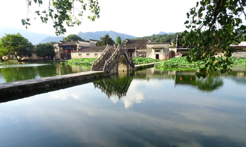 A poetic scenery is seen in the Hongcun Village, Huangshan City in Anhui Province, August 8, 2021. The charming view of the village has attracted students and artists from Hefei (the capital of Anhui Province) and other places to come for sketching. The village was designated as the world heritage site by UNESCO in 2000. (Photo/ Wu Shouyi)