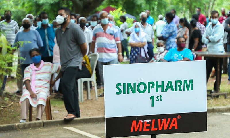 People wait to receive the Sinopharm COVID-19 vaccine in Colombo, Sri Lanka, on Aug. 7, 2021.(Photo: Xinhua)