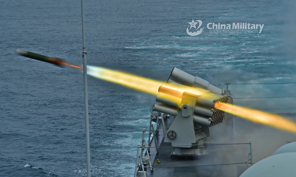 The guided-missile frigate Yantai (Hull 538) attached to a destroyer flotilla with the navy under the PLA Northern Theater Command fires jamming bombs to mask the movement during a maritime live-fire training exercise in waters of the Yellow Sea in late July. The training exercise focused on subjects including striking maritime and aerial targets, joint search and rescue, anti-submarine operation, warship and airplane cooperative training. (eng.chinamil.com.cn/Photo by Du Jiangfan)