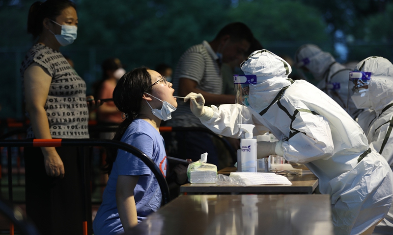 Citizens in Yangzhou, East China's Jiangsu Province are receiving nucleic acid testing on Sunday amid the latest epidemic outbreak with a total of 94 confirmed cases reported as of Tuesday. Photo: IC
