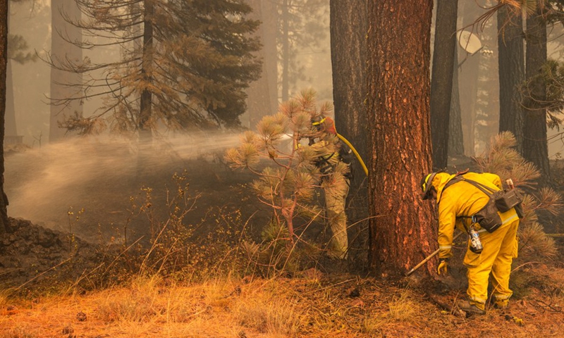 Firefighters battle against a wildfire dubbed Dixie Fire in Lassen National Forest, Northern California, the United States, on Aug. 5, 2021.(Photo: Xinhua)