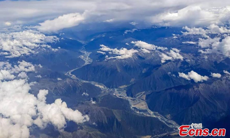 Photo released on August 12, 2021 shows the splendid scenery of China's Tibet Autonomous Region from Lhasa to Ali Count. Known as the third pole of the world, China's Tibet is located at 4,000 meters above altitudes on average and covers a total of 1, 200, 000 square meters. Rivers run across the plateau, where a stretch of snow mountains stand upright at the land.Photo:China News Service
