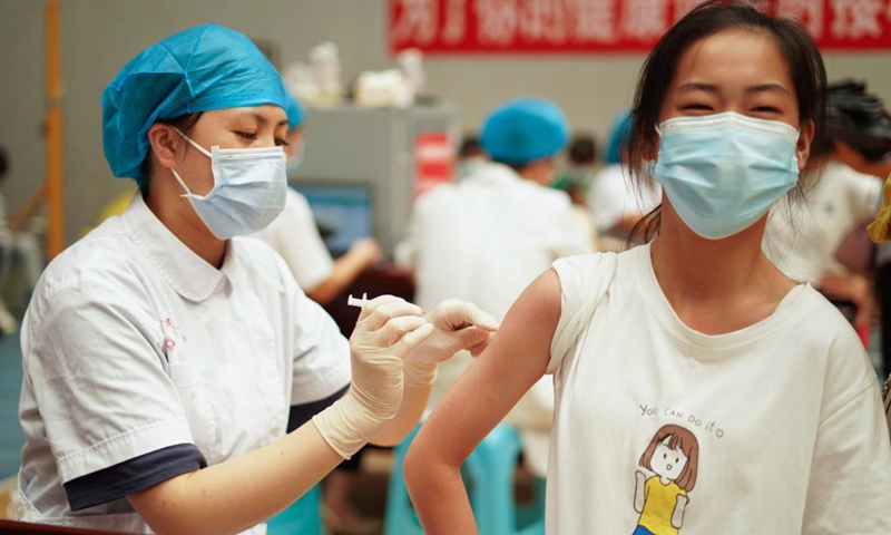 A student receives a dose of COVID-19 vaccine at a vaccination point in Danzhai County, southwest China's Guizhou Province, Aug. 12, 2021. China is orderly propelling its vaccination program among minors aged between 12 and 17, on the premise of ensuring safety.Photo:Xinhua