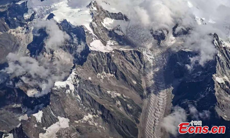 Photo released on August 12, 2021 shows the splendid scenery of China's Tibet Autonomous Region from Lhasa to Ali Count. Known as the third pole of the world, China's Tibet is located at 4,000 meters above altitudes on average and covers a total of 1, 200, 000 square meters. Rivers run across the plateau, where a stretch of snow mountains stand upright at the land.Photo:China News Service