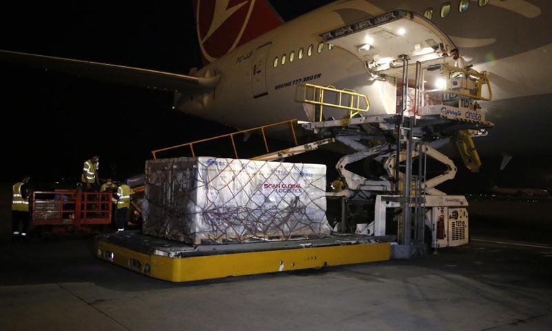 Staff members unload Chinese Sinopharm COVID-19 vaccines at Islamabad International Airport in Islamabad, capital of Pakistan, Aug. 11, 2021. The first batch of COVID-19 vaccine that China provided to the COVAX facility was officially handed over to Pakistan during a ceremony held here on Thursday. Early Wednesday morning, a batch of over 970,000 doses of Chinese Sinopharm COVID-19 vaccine arrived at Islamabad International Airport.Photo:Xinhua