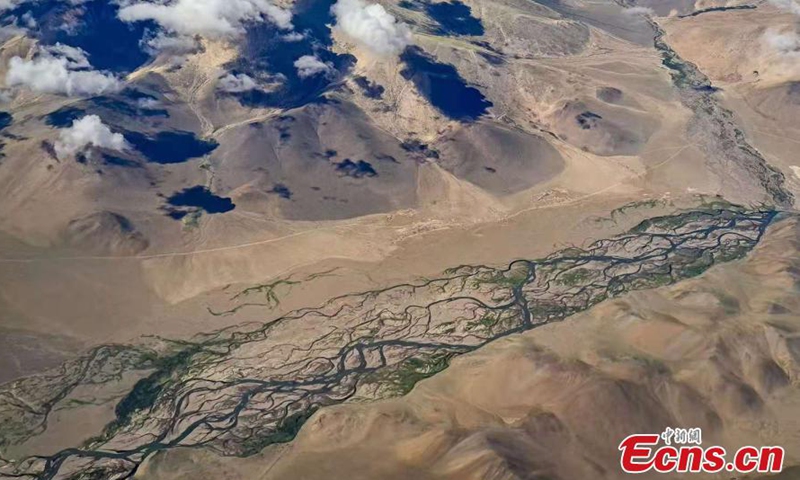 Photo released on August 12, 2021 shows the splendid scenery of China's Tibet Autonomous Region from Lhasa to Ali Count. Known as the third pole of the world, China's Tibet is located at 4,000 meters above altitudes on average and covers a total of 1, 200, 000 square meters. Rivers run across the plateau, where a stretch of snow mountains stand upright at the land.Photo:China News Service