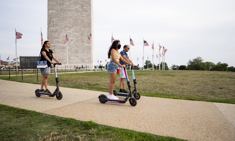 People visit the Washington Monument in Washington, D.C., the United States, Aug. 6, 2021.Photo:Xinhua