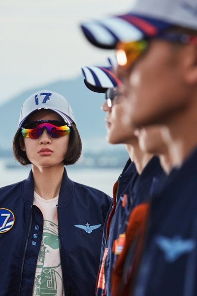 Models pose on the deck of the <em>Shandong</em> aircraft carrier Photos: Courtesy of Xie Dahuan