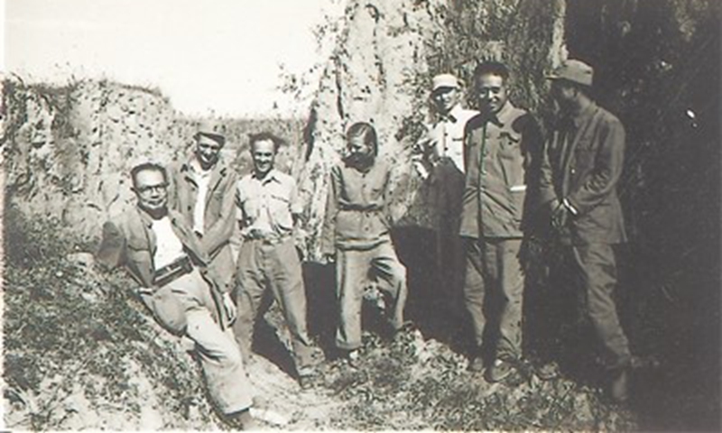 Group photo of Ye Jianying (first from left), David (third from left), Isabel (fourth from left) and others in 1948