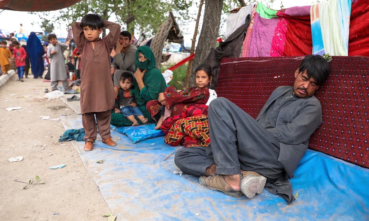 Residents 
from northern 
provinces of Afghanistan 
who fled from their homes due to the fighting between Taliban and Afghan security forces, take shelter in a public park in Kabul on Saturday. Photo: IC
