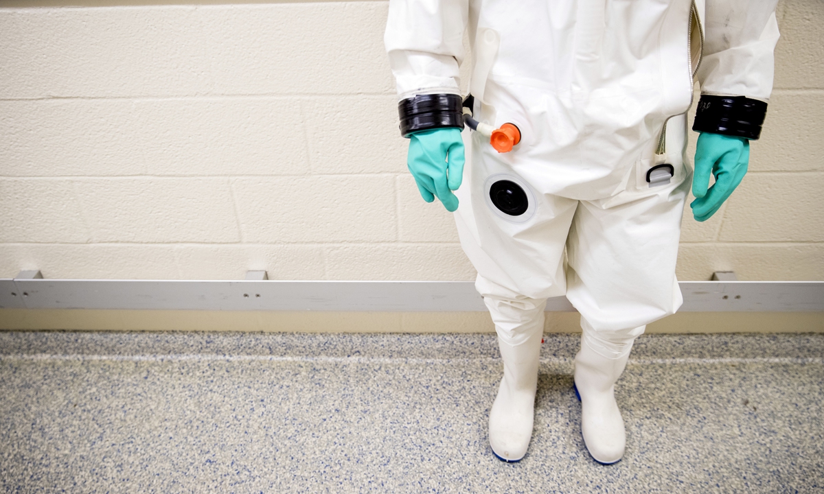 Biological Science Specialist Reginald Clyburn puts on biosafety 4 protective clothing for handling viral diseases at US Army Medical Research and Development Command at Fort Detrick on March 19, 2020. Photo: AP