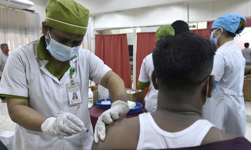 A medical staff inoculates a man with a dose of China's Sinopharm COVID-19 vaccine at a hospital in Dhaka, Bangladesh, Aug. 18, 2021.(Photo: Xinhua)