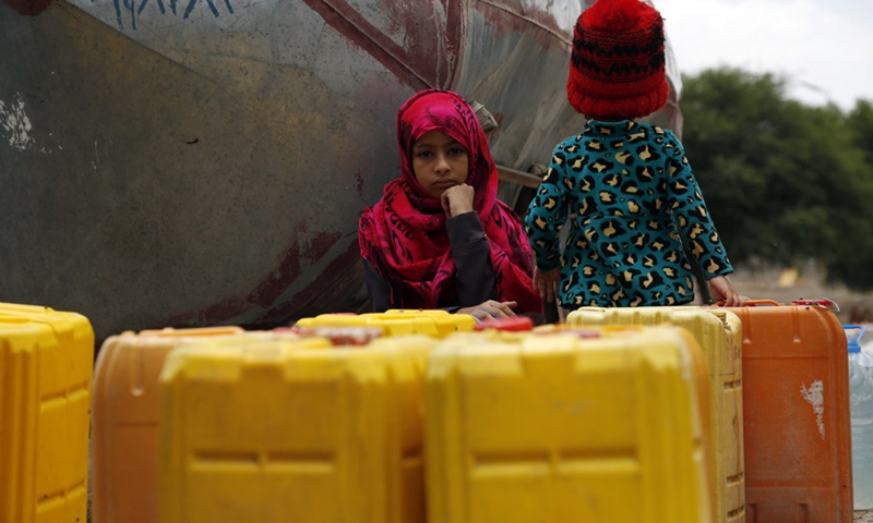 Children wait for their parents to get clean water from a tap in Sanaa, Yemen, on Aug. 17, 2021.(Photo: Xinhua)