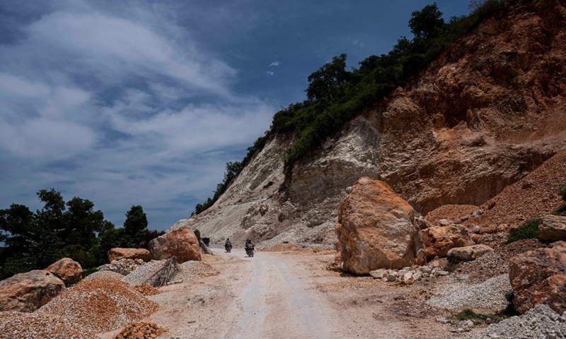People pass through a damaged road in Anse-a-Veau district, Nippes, Haiti, on Aug. 19, 2021. The death toll from a powerful earthquake that struck southwest Haiti on Saturday climbed to 2,189, the Caribbean island's Civil Protection Agency reported on Wednesday.Photo:Xinhua