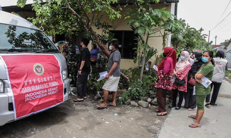 A woman receives a dose of COVID-19 vaccine at a mobile vaccination site in Medan, North Sumatra, Indonesia, Aug. 19, 2021.Photo:Xinhua