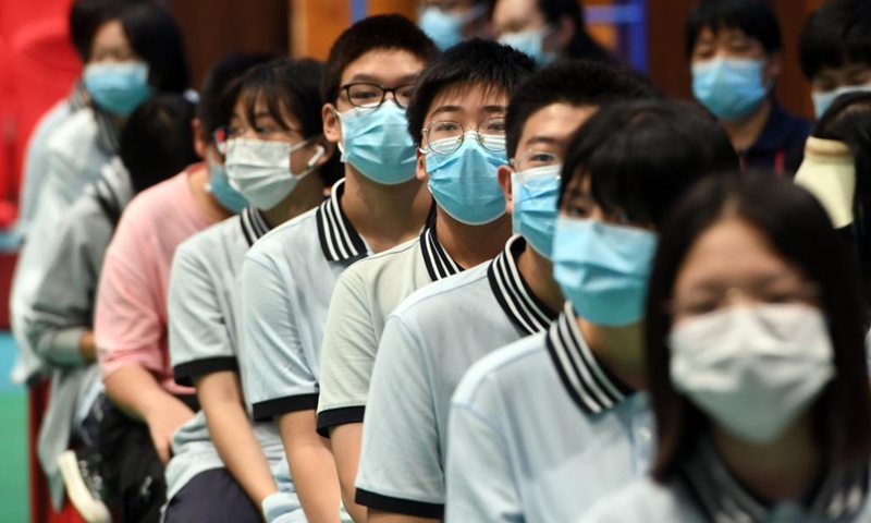 Students wait at an observation area after receiving COVID-19 vaccines at a vaccination site in a middle school in Zhengzhou, central China's Henan Province, Aug. 19, 2021. Zhengzhou recently started COVID-19 vaccination for minors aged between 12 and 17.Photo:Xinhua