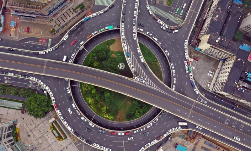 Aerial photo taken on Aug. 22, 2021 shows people parking vehicles on an overpass in Zhengzhou, capital of central China's Henan Province. Photo: Xinhua