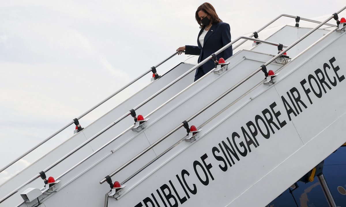 US Vice President Kamala Harris steps off Air Force 2 upon arrival at Paya Lebar Base airport in Singapore, August 22, 2021. Photo: AFP