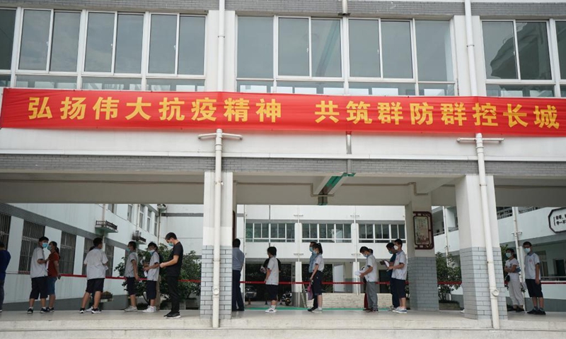Students queue to receive COVID-19 vaccines at a vaccination point of Wenshu middle school in Nanjing, east China's Jiangsu Province, Aug. 23, 2021. Nanjing started administering the first dose of COVID-19 vaccines among minors aged between 12 and 17. (Xinhua/Ji Chunpeng) 