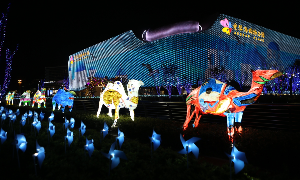 Camels in Shanghai Camels in Shanghai