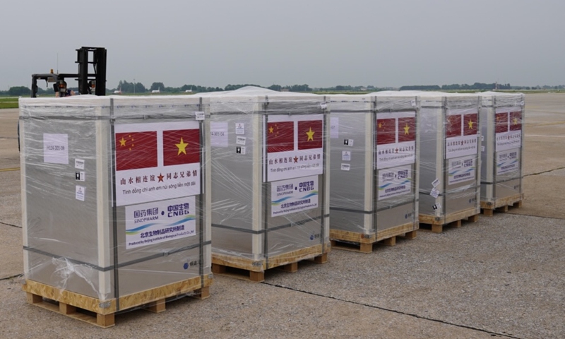 A shipment of COVID-19 vaccines arrive in Vietnam on August 23, 2021 as part of the aid from the Chinese military to the Vietnamese troops. Photo: Chinese Embassy in Vietnam