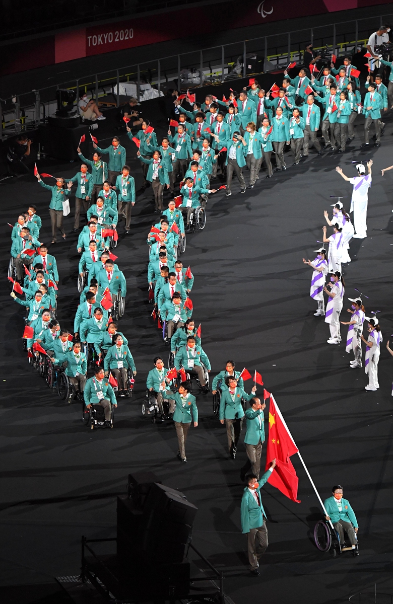Members of China's contingent take part in the athletes parade during the opening ceremony of the Tokyo Paralympic Games at the Olympic Stadium in Tokyo, Japan on Tuesday. Photo: VCG