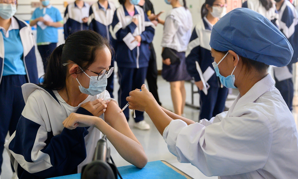 A student at the Yuying Junior High in Taiyuan, North China's Shanxi Province, gets a COVID-19 vaccine shot on Tuesday. Photo: cnsphoto