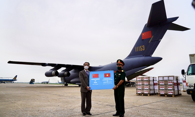 Photo taken on Aug. 23, 2021, shows the handover ceremony at Noi Bai International Airport in Hanoi, Vietnam.(Photo courtesy of the Chinese Embassy in Vietnam) 