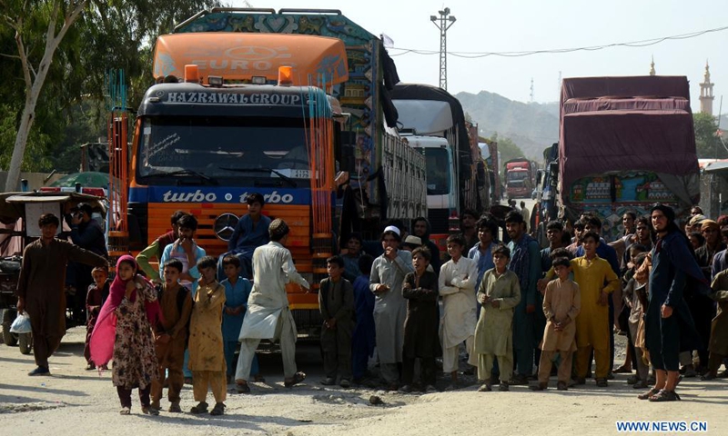 Photo taken in northwestern Pakistan's Torkham on Aug. 22, 2021 shows trucks waiting to cross the border at a border crossing between Pakistan and Afghanistan.(Photo: Xinhua)