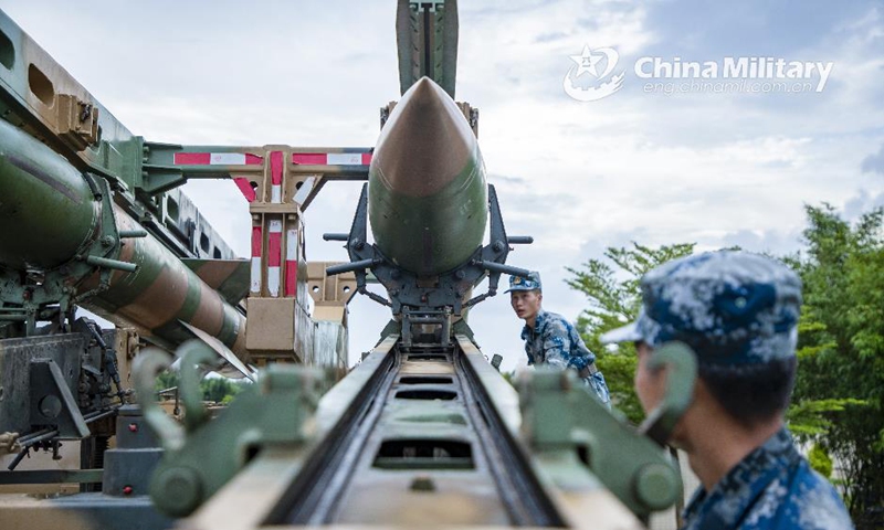 Airmen assigned to an air-defense brigade with the air force under the PLA Southern Theater Command practice loading missiles onto a missile launching vehicle during a field training on August 11, 2021. (eng.chinamil.com.cn/Photo by Pei Jun)