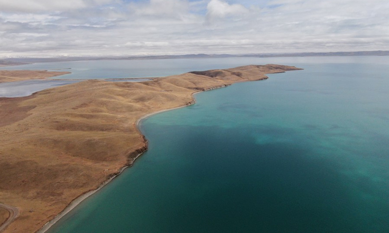 Aerial photo taken on May 25, 2021 shows a view of Ngoring Lake in the Sanjiangyuan National Park in Golog Tibetan Autonomous Prefecture of northwest China's Qinghai Province.(Photo: Xinhua)