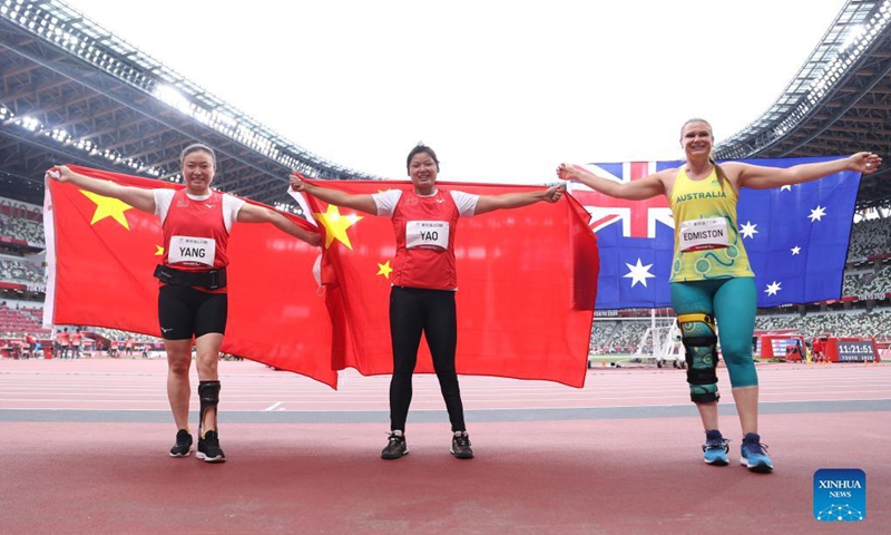 Yao Juan (C) and Yang Yue (L) of China and Sarah Edmiston of Australia celebrate after the women's F64 class discus throw final at the Tokyo 2020 Paralympic Games in Tokyo, Japan, Aug. 29, 2021. (Xinhua/Du Xiaoyi)
