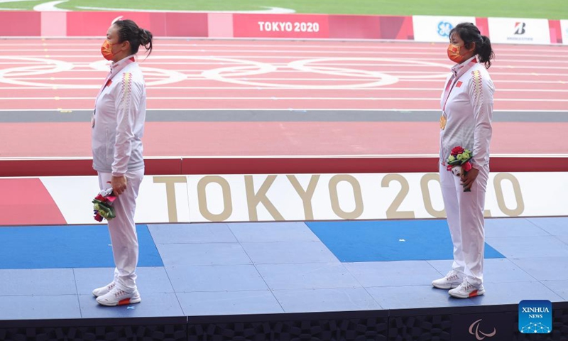 Yao Juan (R) and Yang Yue of China attend the medal ceremony of the women's F64 class discus throw final at the Tokyo 2020 Paralympic Games in Tokyo, Japan, Aug. 29, 2021. (Xinhua/Du Xiaoyi)