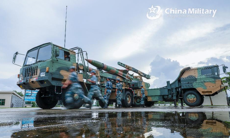 Airmen assigned to an air-defense brigade with the air force under the PLA Southern Theater Command practice loading missiles onto a missile launching vehicle during a field training on August 11, 2021. (eng.chinamil.com.cn/Photo by Pei Jun)