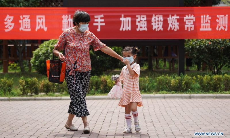 Residents are seen at a residential area in Lukou Subdistrict, Jiangning District of Nanjing, east China's Jiangsu Province, Aug. 26, 2021.Photo:Xinhua