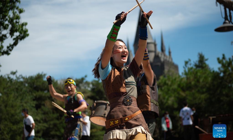 People watch a performance at the Universal Beijing Resort (UBR) in Beijing, capital of China, Aug. 26, 2021. The UBR will officially start a trial opening for invite-only guests on Sept. 1 with comprehensive COVID-19 prevention and control measures. Photo:Xinhua