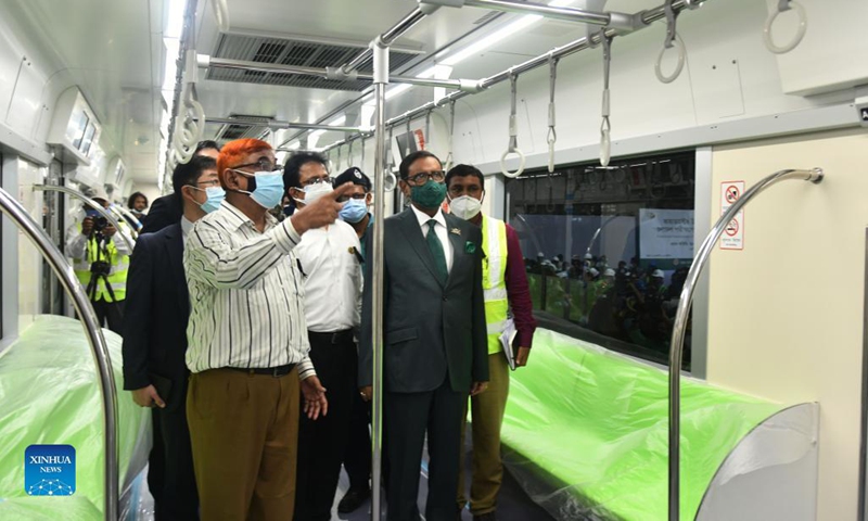 Bangladeshi Road Transport Minister Obaidul Quader (2nd R) inspects the train designated to perform the first trial run of Bangladesh's metro rail service in Dhaka, Bangladesh, on Aug. 29, 2021. Bangladesh's first metro rail in the capital Dhaka made the trial run Sunday on a section of the 20.1-km project, known as Mass Rapid Transit Line-6 (MRT 6). Photo: Xinhua