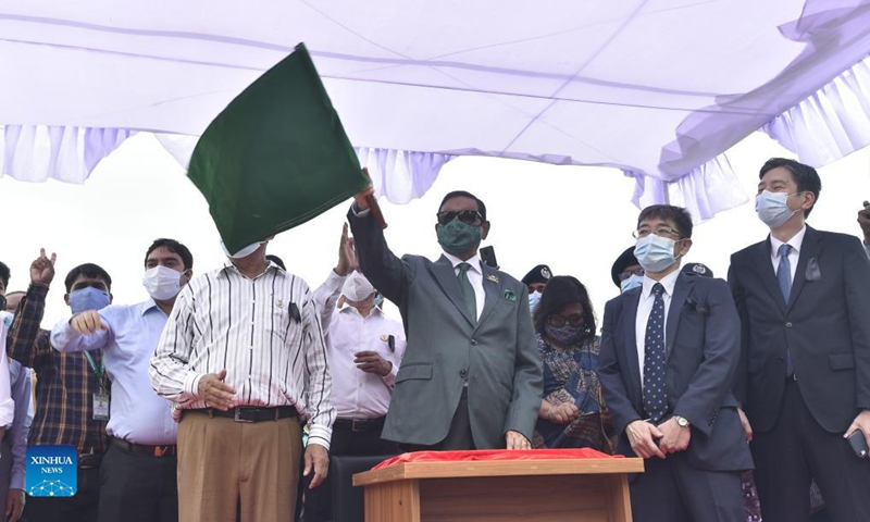 Bangladeshi Road Transport Minister Obaidul Quader (3rd R, Front) flags off the first trial run of Bangladesh's metro rail service in Dhaka, Bangladesh, on Aug. 29, 2021. Bangladesh's first metro rail in the capital Dhaka made the trial run Sunday on a section of the 20.1-km project, known as Mass Rapid Transit Line-6 (MRT 6). Photo: Xinhua