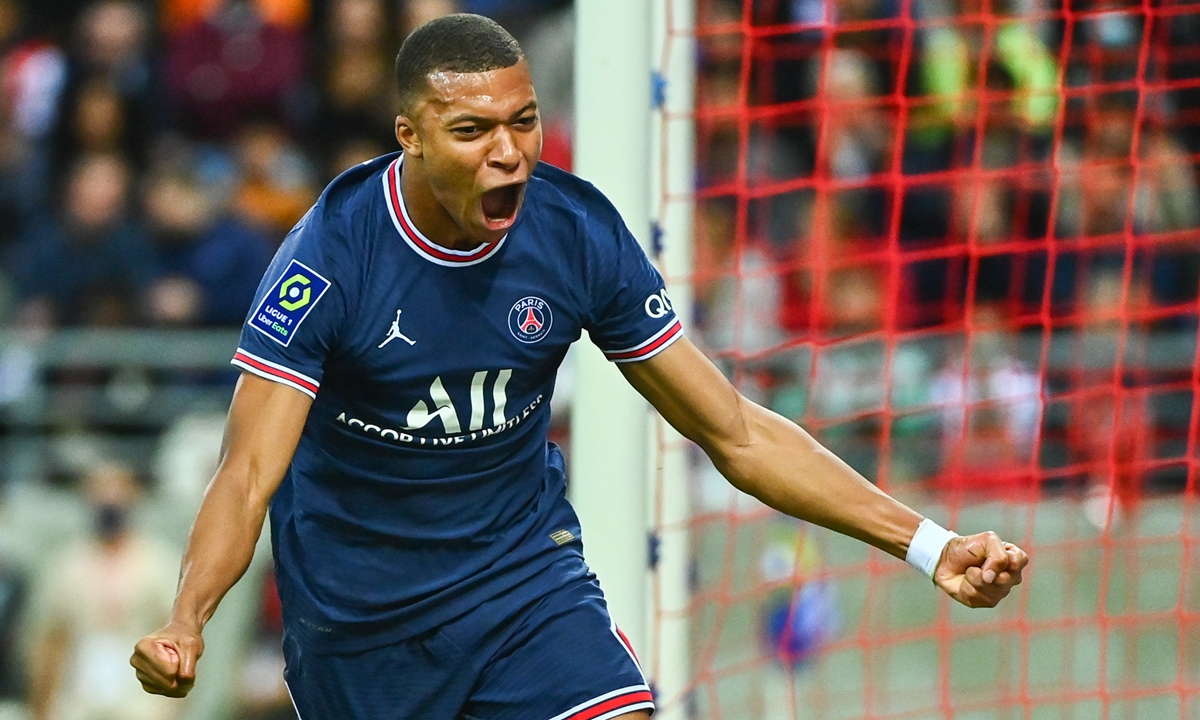 Kylian Mbappe of PSG celebrates scoring against Reims. Photo: VCG