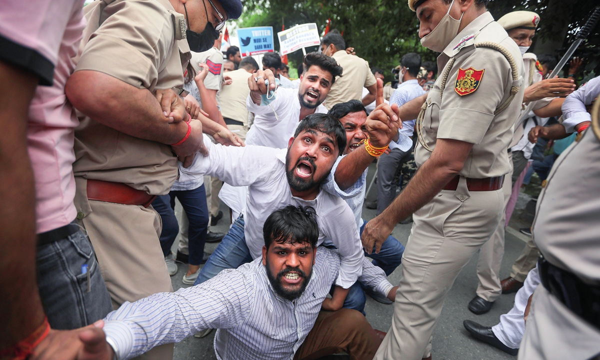 Police detain congress party workers during a protest outside Twitter's office in New Delhi, India on August 9, which was against Twitter temporarily locking Congress party leader Rahul Gandhi's account. Photo: AP
