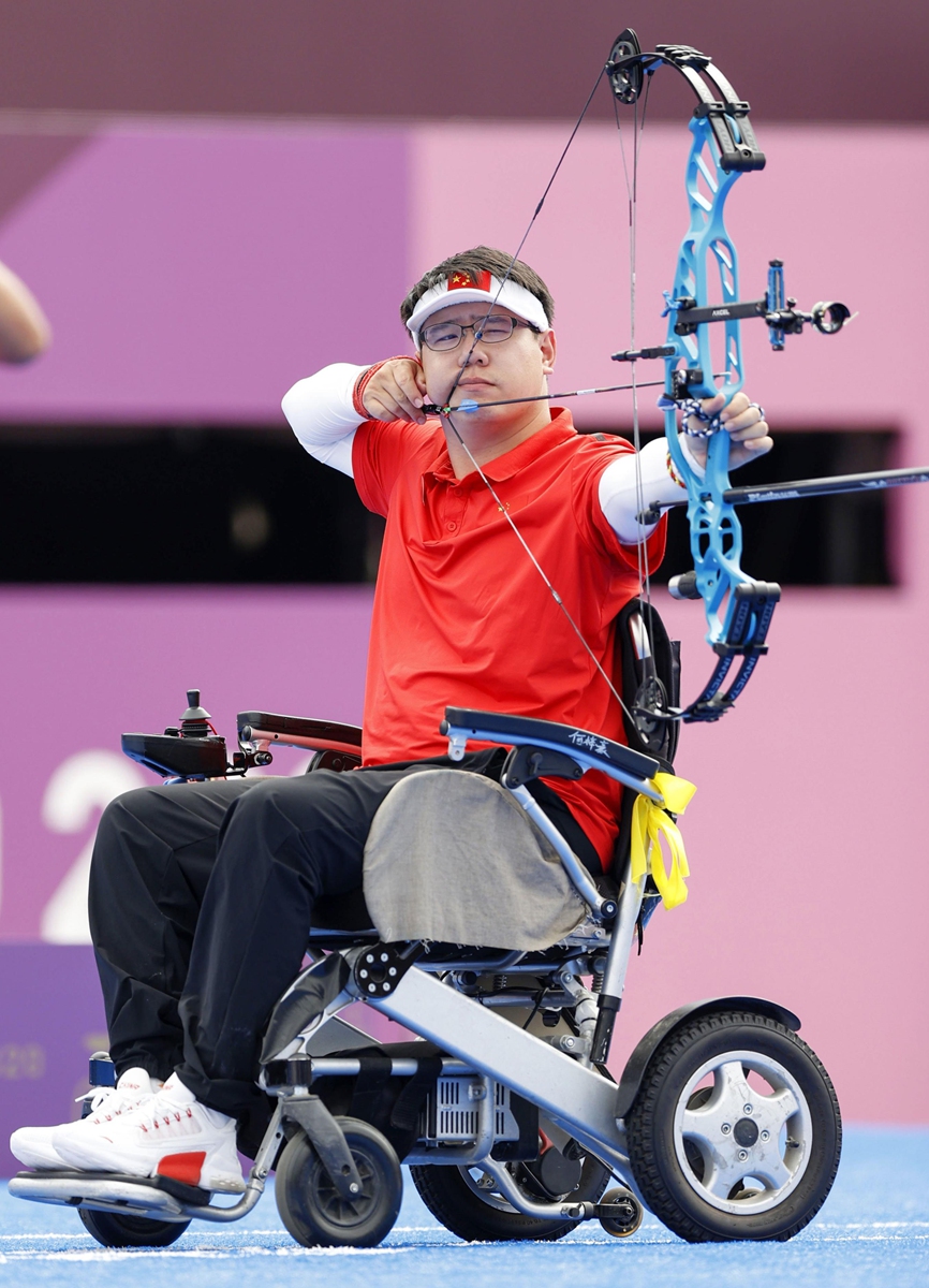 He Zihao competes in the men's individual compound - open gold-medal archery match on Tuesday in Tokyo. Photo: VCG
 