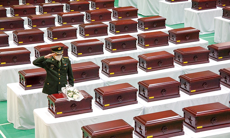 A Chinese military officer salutes during the coffin rites and the repatriation ceremony of Chinese soldiers’ remains from the Korean War (1950-53), in Incheon, South Korea on Wednesday. From 2014 to 2020, South Korea had returned the remains of 716 Chinese People’s Volunteers Army martyrs killed in the Korean War. This year’s repatriation ceremony, the eighth of its kind, is scheduled at the Incheon International Airport on Thursday. Photo: IC