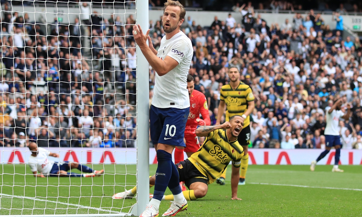 Harry Kane (No.10) of Tottenham Hotspur reacts after failing to connect with a cross during the match against Watford on August 29 in London, England. Photo: VCG