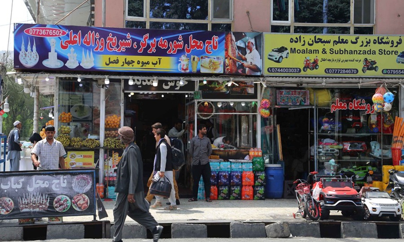 People walk on the street in Kabul, capital of Afghanistan, Aug. 31, 2021.(Photo: Xinhua)