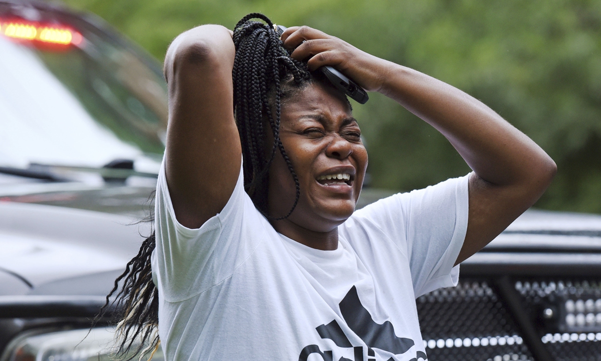 A woman screams as she arrives at Mount Tabor High School in Winston-Salem, 30 minutes after the call of shots fired at the school, Wednesday. One student was killed in a shooting at a high school in North Carolina, the US on Wednesday and authorities were looking for the suspect, officials said. Photo: VCG