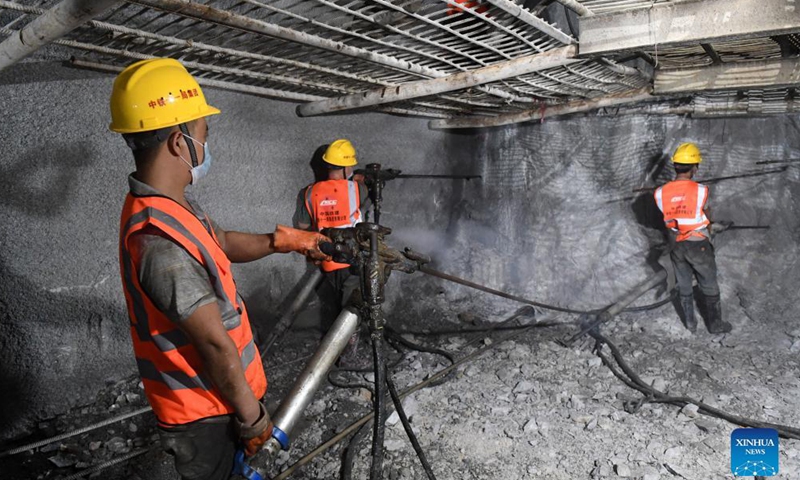 Workers prepare the drill-through of a railway tunnel in Du'an Yao Autonomous County, south China's Guangxi Zhuang Autonomous Region. Sept. 1, 2021. A 15.2-km tunnel on the high-speed railway linking Nanning of south China's Guangxi Zhuang Autonomous Region and Guiyang of southwest China's Guizhou Province was drilled through on Thursday.Photo:Xinhua