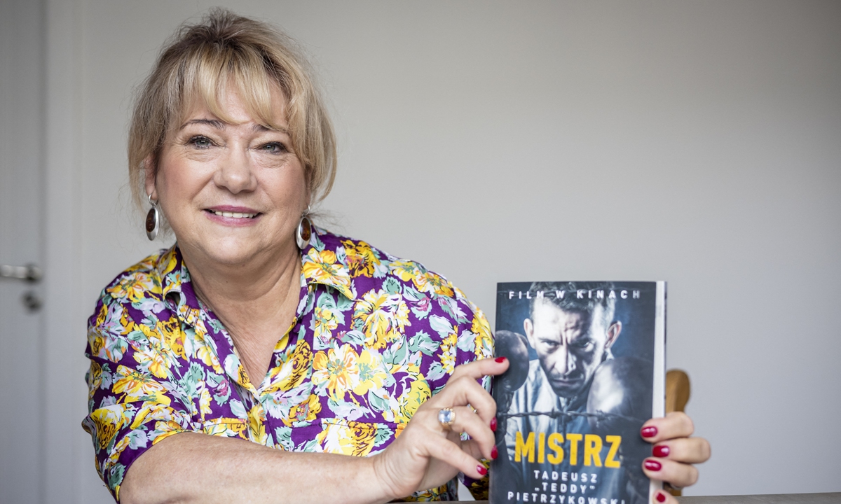 Eleonora Szafran, daughter of Auschwitz boxer Tadeusz  Pietrzykowski, 
presents her book 
about her father in Warsaw on
August 26. 
Photo: AFP