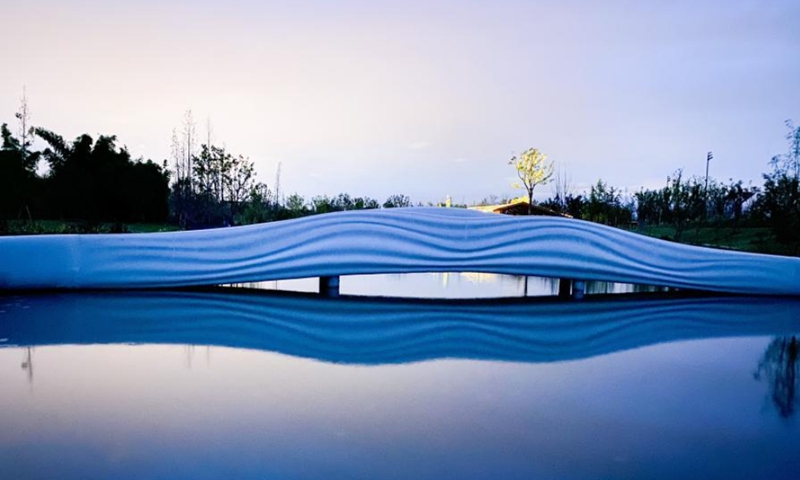 A 3D-printed polymer bridge has been unveiled in Yima River Park, Longquanyi District, Chengdu, Southwest China's Sichuan Province. Liuyun Bridge, looking like a moving cloud belt, is 66.8 meters long, with the 3D-printed part standing at 21.58 meters long. The form of this blue-and-white bridge is inspired by the shape of Yima River and waving silks.Photo: CNSphoto

