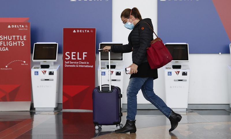 A traveler wearing a face mask is seen at Ronald Reagan Washington National Airport in Arlington, Virginia, the United States, Feb. 2, 2021.(Photo: Xinhua)